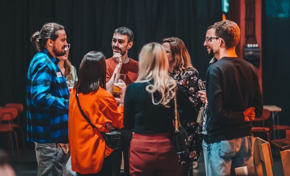 Spotkanie FriendZone: rozmowy w grupach
